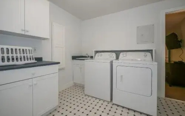 11 Gunnery - 5 Br Home