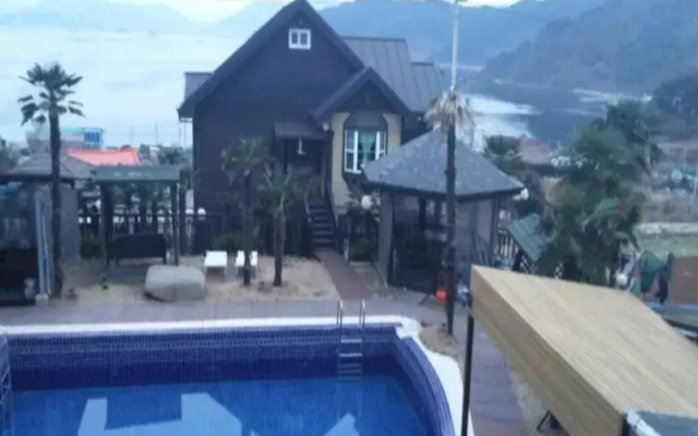 Gajodo Fullhouse Pension