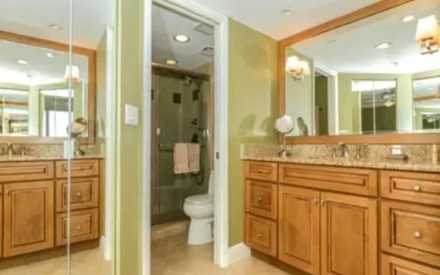 Deluxe Condo with Spectacular Views of the Gulf and Bay; Walk to the beach by RedAwning