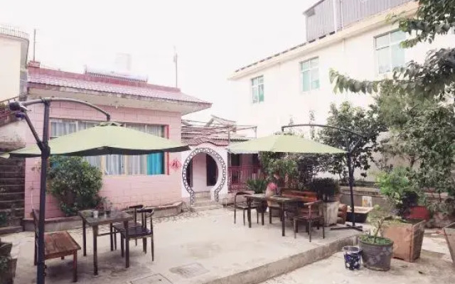 Xizhou Walk Hostel