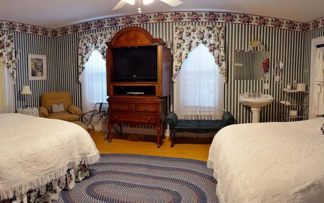 1862 Seasons on Main B&B