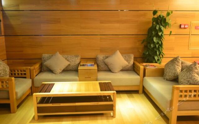 Lavande Hotels Zhuhai Gongbei Port Square Light Rail Terminal