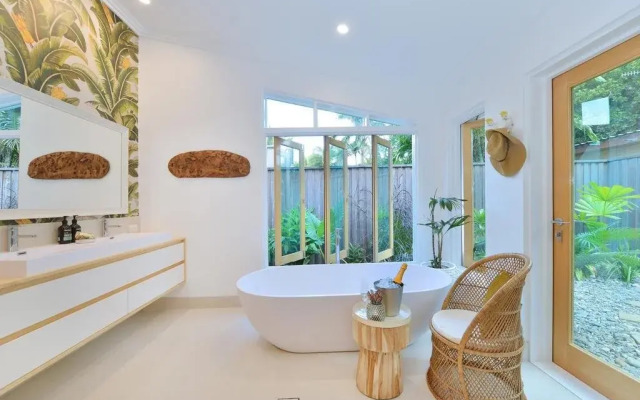Pineapple Petes Beach House