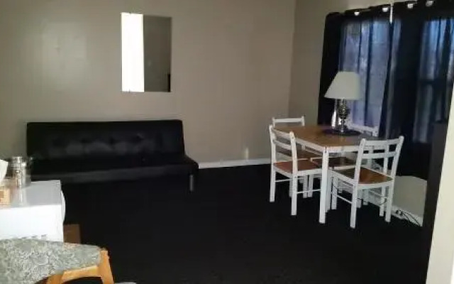 Middleton Motel & Suites