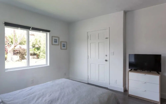 Cozy and Modern 2B-2B Home