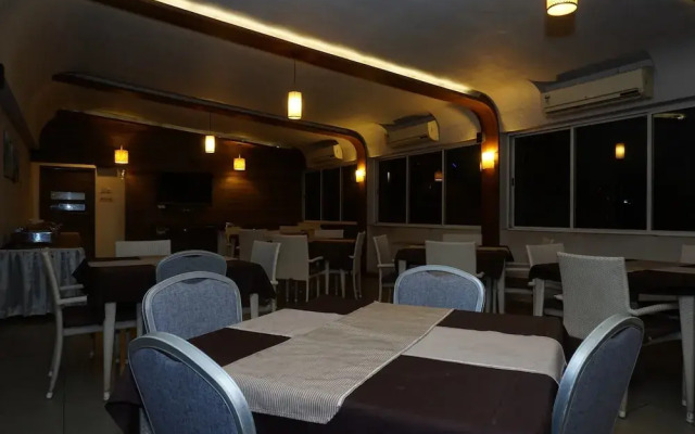 Capital O 28762 Skylark Business Hotel