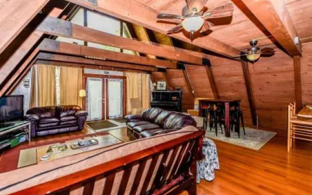 Honeybear Haven - 2 Br home by RedAwning