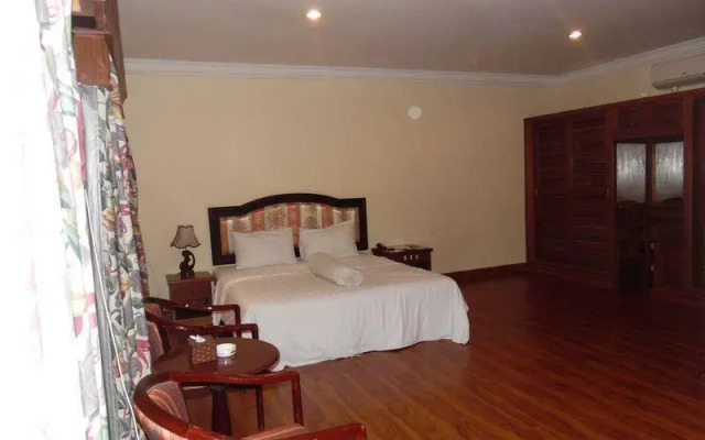 Kampongsom City Hotel & Casino