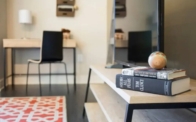 Stunning 1BR Apt In Uptown Near Ballpark