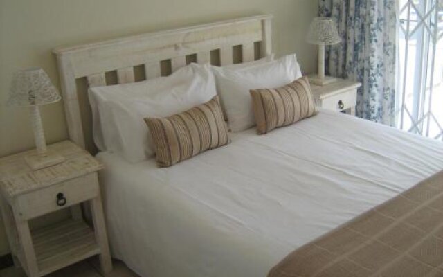 1 Point Village Guesthouse & Holiday Cottages