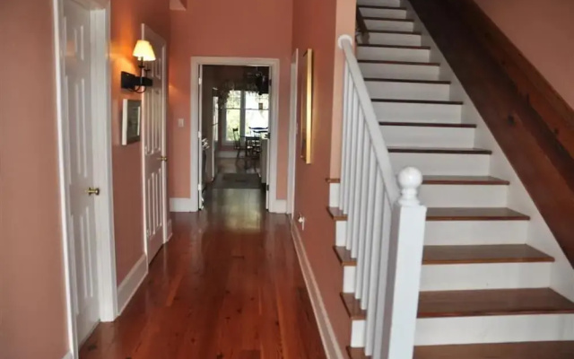 165 Giraffic Park 4 Br home by RedAwning