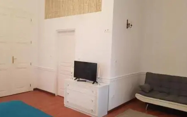 Ékszerdoboz A Budai Vár Alatt