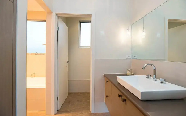 Coral Sands Luxury Beach House