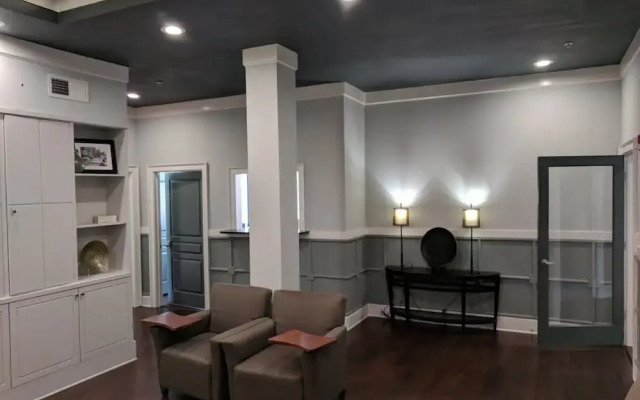 Midtown 240 By Homecomfortstay