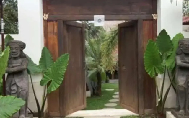 The Prabu House of Art and Villa