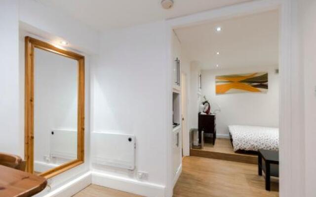 2 bedroom modern apartment on historic Marylebone Lane