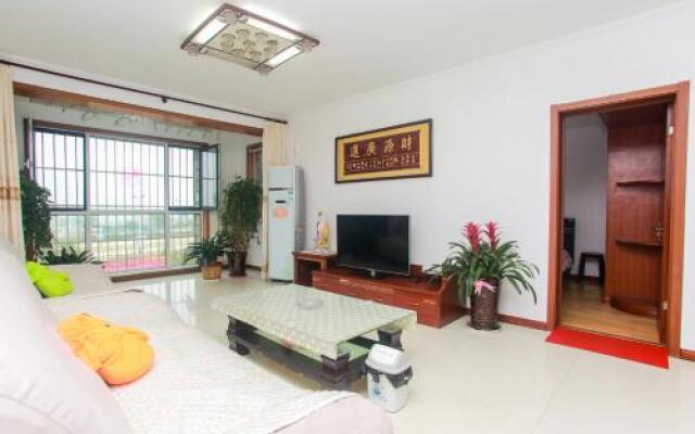 Jinshatan Qinglang Holiday Hotel