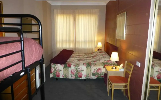 Cottonwood Lodge