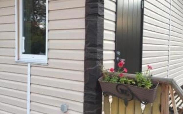 Гостиница Holiday Home Vishnevyi Sad в Петрозаводске отзывы, цены и фото номеров - забронировать гостиницу Holiday Home Vishnevyi Sad онлайн Петрозаводск вид на фасад