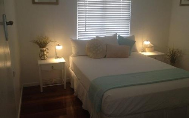 Hampton Cottage- Delightful Cottage Bring Your Dog! – Guest Rooms – Bongaree