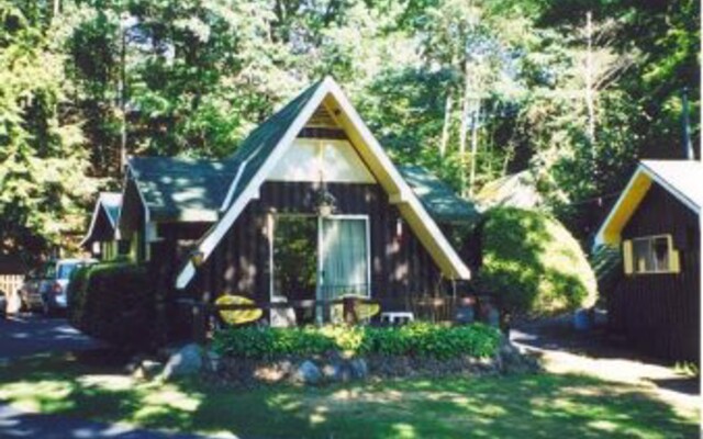 Amber Lantern Duplex Cottage