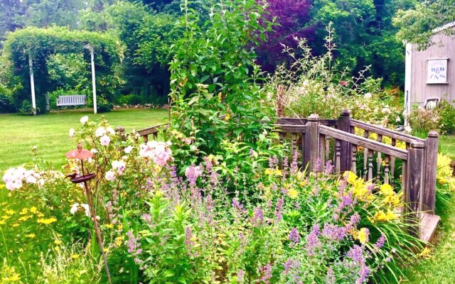 Isaiah Hall Bed & Breakfast Inn