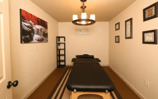 Cedar Falls 8 3 Br cabin by RedAwning
