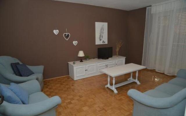 Bay Bridge Centre Apartments 2