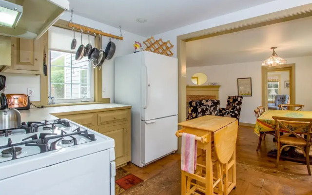789 Alexander St Home by RedAwning