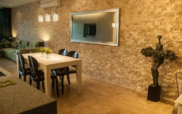 DC 2201 -  2 BEDROOM + NEAR BEACH + STEPS from 5th AV. - Apts