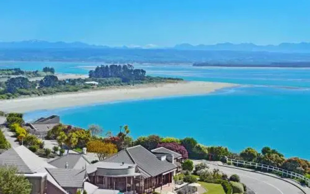 Cliff-top Holiday Home