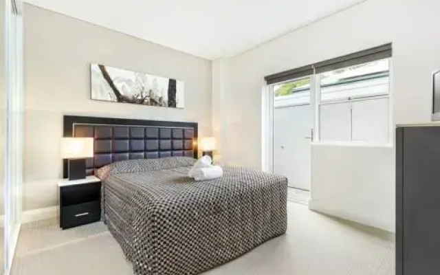 Glebe Self-Contained Modern One-Bedroom Apartment (7 COW)
