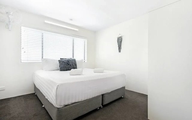 Surfers Paradise Absolute Beachfront Apartment