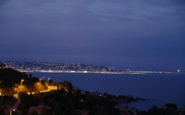 Penthouse proche Cannes Grand Terrasse Vue Mer