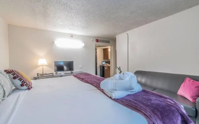University District Flat + Pool + Gym