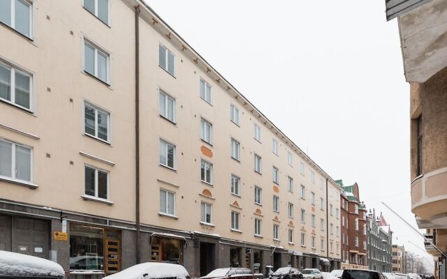 Central 2-Bedroom Design Apartment