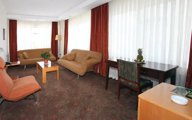 Yafeya Hotel