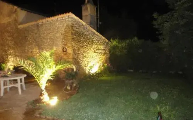 La Villa du 15 - Chambres indépendantes & autonomes du restaurant La Maison - piscine chauffée à 200m