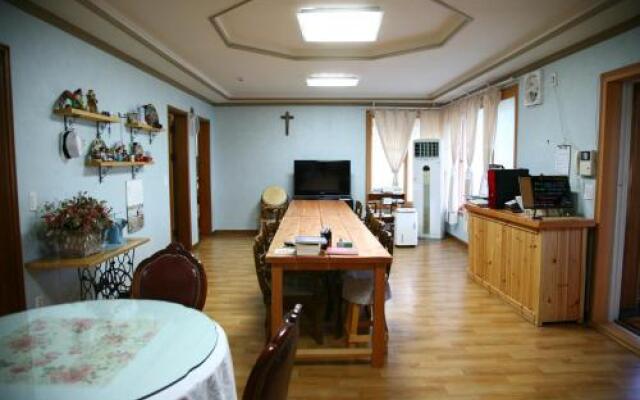 Inthree Gueshouse - Hostel