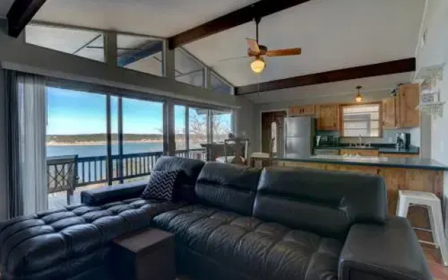 Blue Water Bungalow At Canyon Lake - 3 Br home by RedAwning