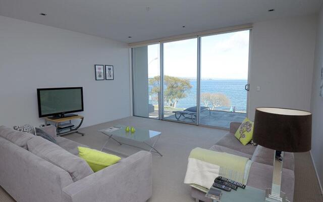 One Ten 4 Apartment by Luxury Lakeside Accommodation