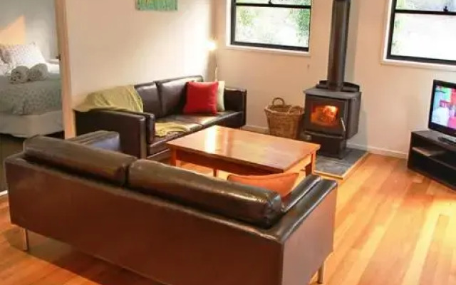 Banksia Lake Cottages