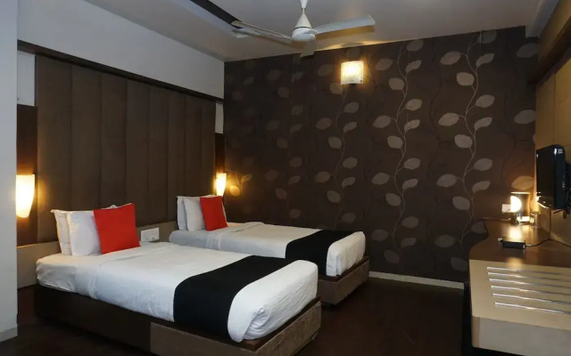 Capital O 28762 Skylark Business Hotel