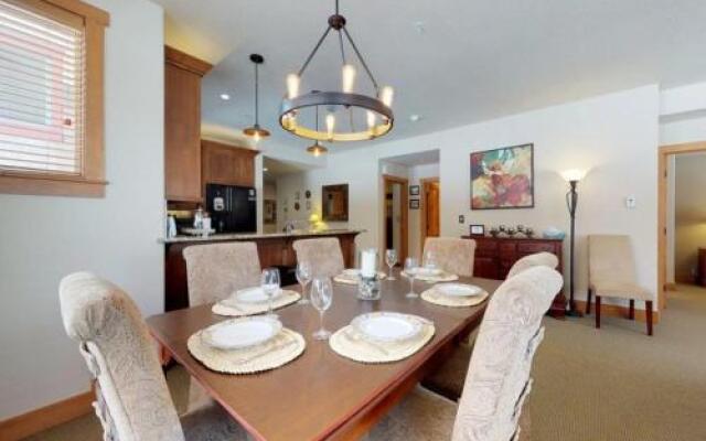 2333_red_hawk_townhms