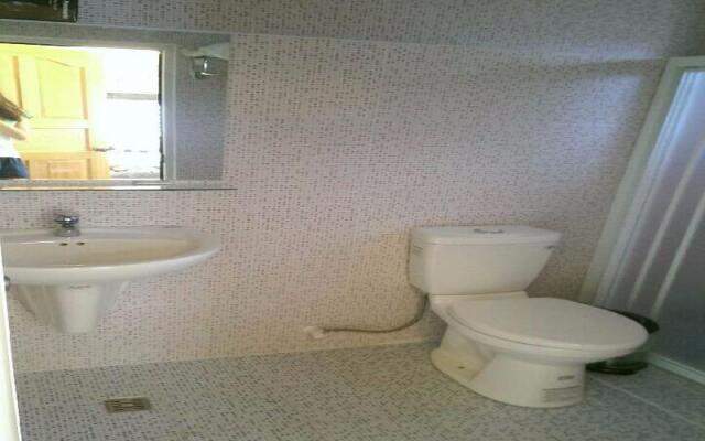 Hibiscus Cottage KT