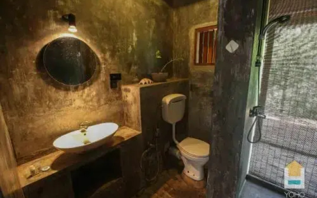 Yoho The Hide Out