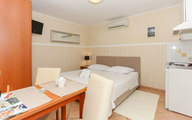 Apartments & Rooms Buble