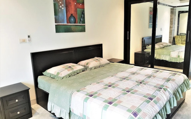 13th Floor sea View Studio