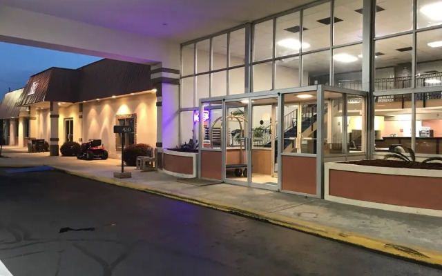 Freeway Inn