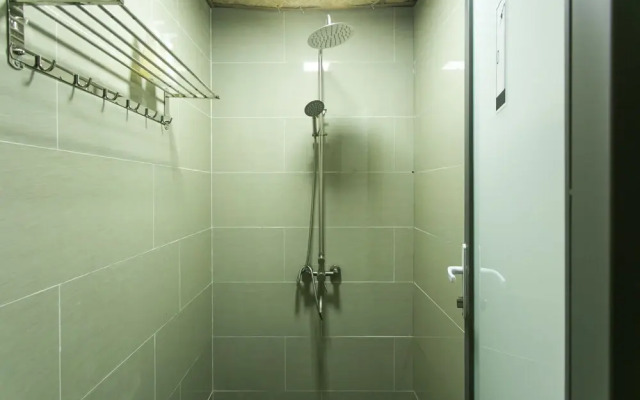 SPOT ON 729 The '90s Hostel